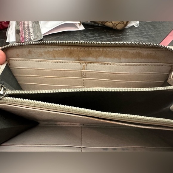 Burberry zip around wallet - Picture 8 of 10